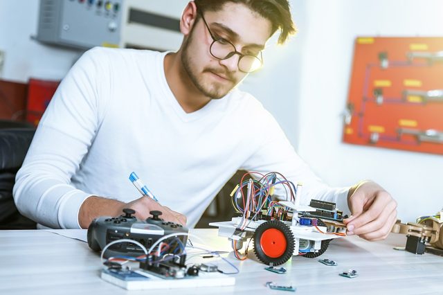 Cómo encontrar trabajo en una startup Trabajo Doncomos