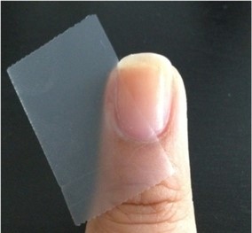 Cómo decorar uñas con cinta adhesiva