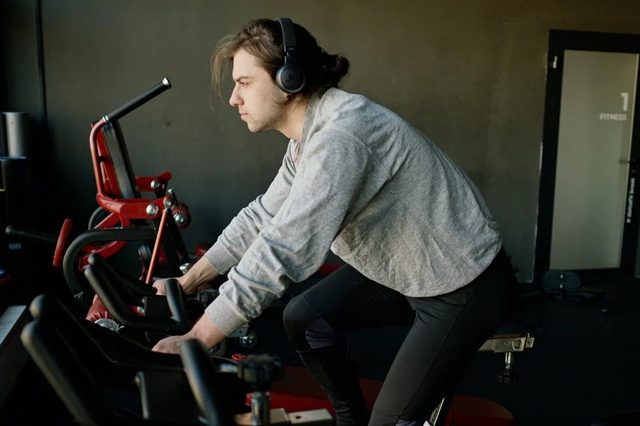 Cómo hacer spinning correctamente - Ejercicio Doncomos.com