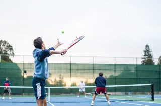 Cómo mejorar el saque en tenis