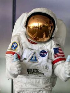 comerciante cuello Espectador Cómo hacer un disfraz de astronauta para niños - 5 pasos - Fiesta  Doncomos.com