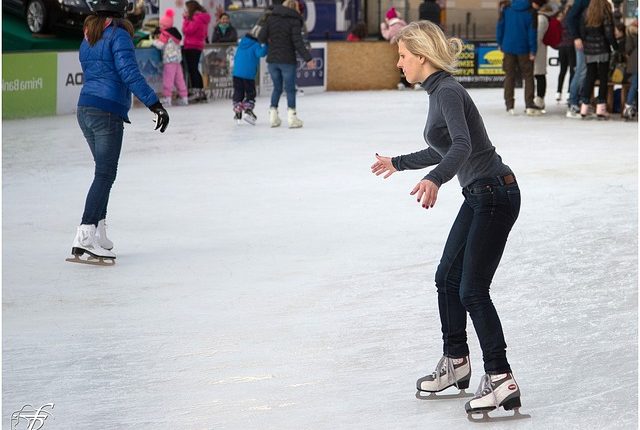 Cómo hacer patinaje sobre hielo