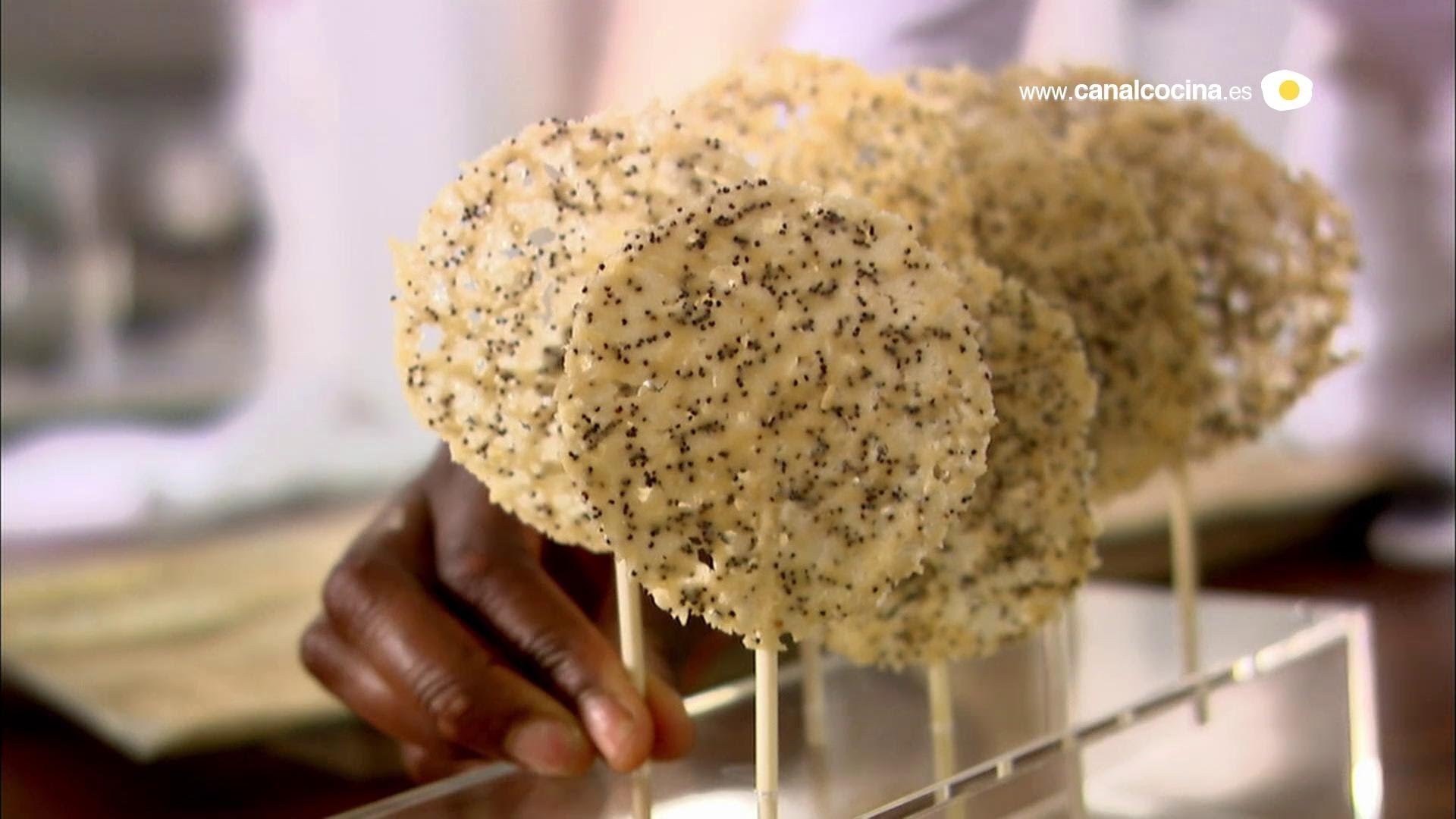 Como hacer piruletas de parmesano y semillas de amapola por Lorraine Pascale