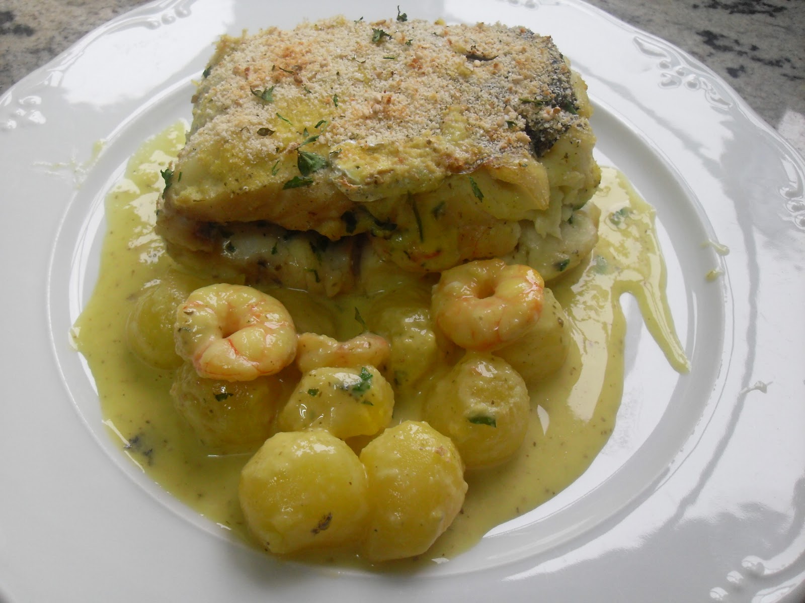 Cómo hacer merluza rellena de gambas