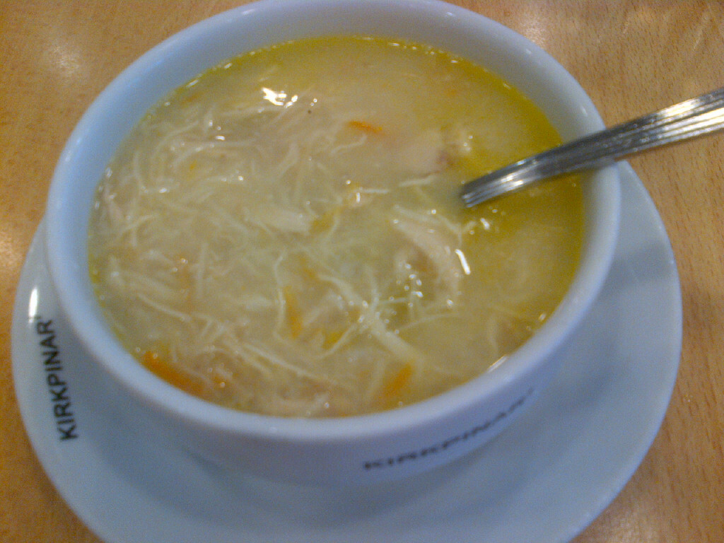 Cómo hacer sopa de pollo con cardamomo