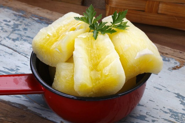 cocinar yuca hervida