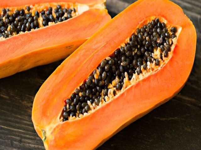 Como comer papaya