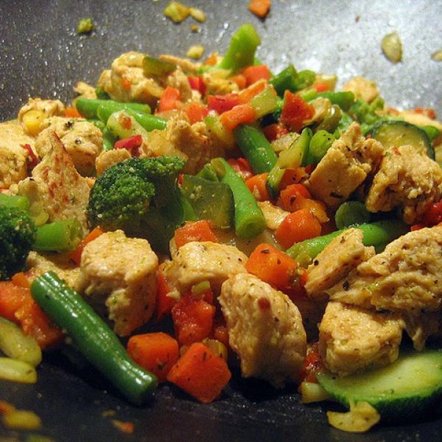 Pastel explosivo de vegetales con pollo