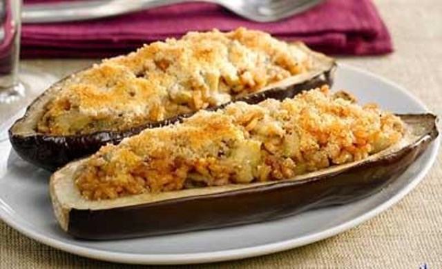 Canoas de berenjena rellena de pollo desmechado