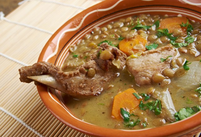 Receta de lentejas con Costillas.