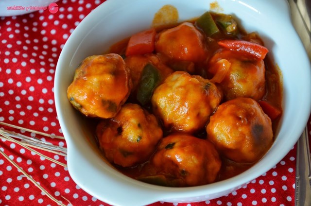 Cocinar albóndigas de pescado vestidas de zanahoria