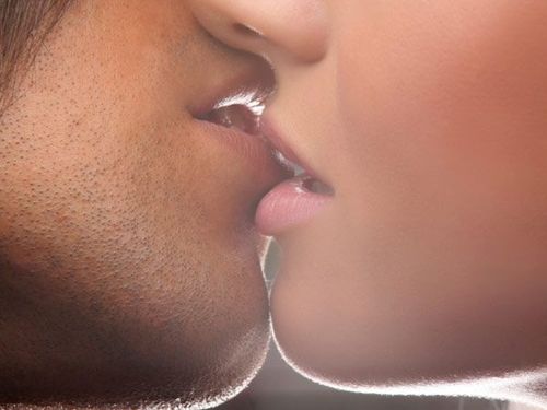 large kiss beso de lengua