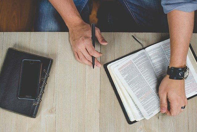 Cómo mantener una relación virtual con Dios