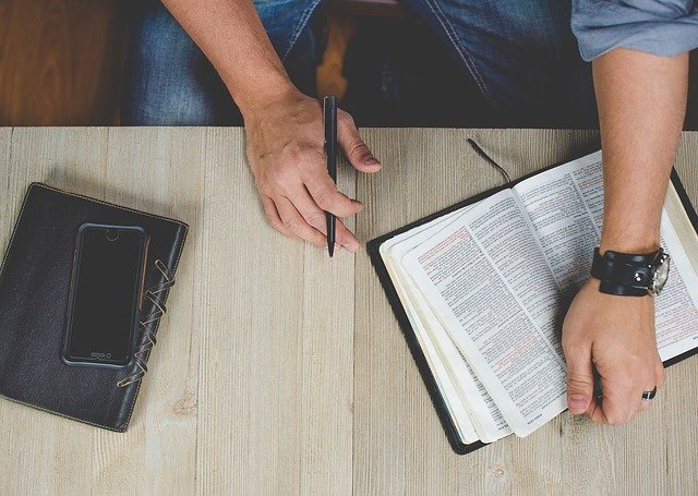 Cómo mantener una relación virtual con Dios