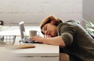 Cómo combatir el sueño en el trabajo