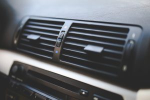 Cómo recargar el aire acondicionado del coche
