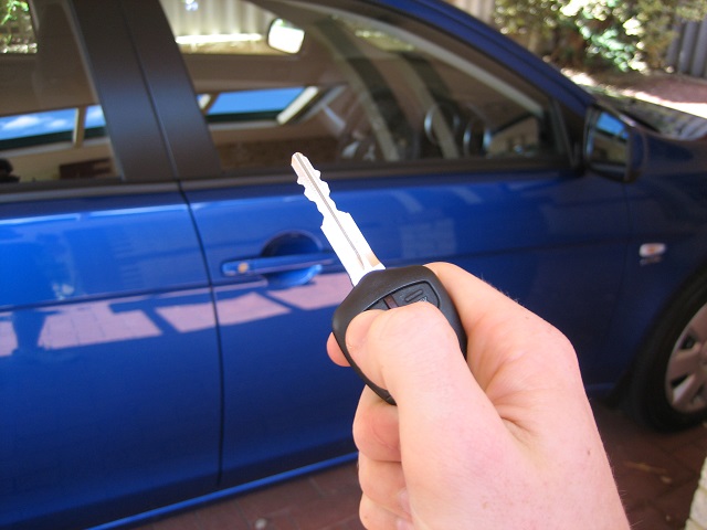 Cómo abrir un coche sin llaves