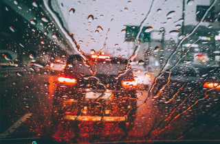 Cómo conducir con lluvia intensa